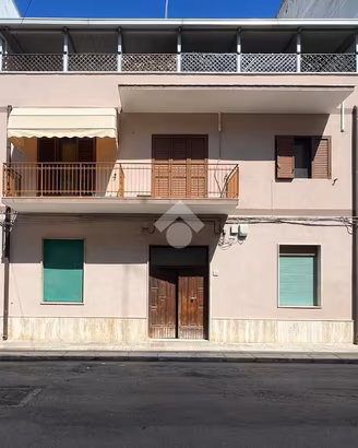 3 LOCALI A BRINDISI