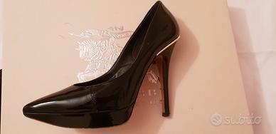 Burberry decollete vernice nera tacco cm 12