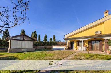 Villa di 143 m² con 5 locali e box auto a Marino