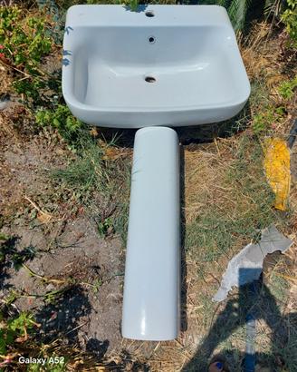 Lavabo da bagno in ceramica 