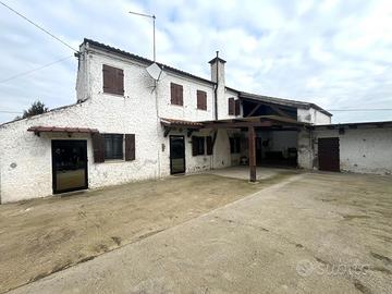 CAVARZERE: 118B: casa singola con ampio scoperto