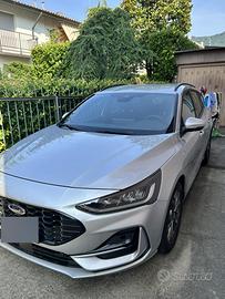 Privato vende Ford Focus Wagon ST Line 1.0 hybrid