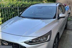 Privato vende Ford Focus Wagon ST Line 1.0 hybrid