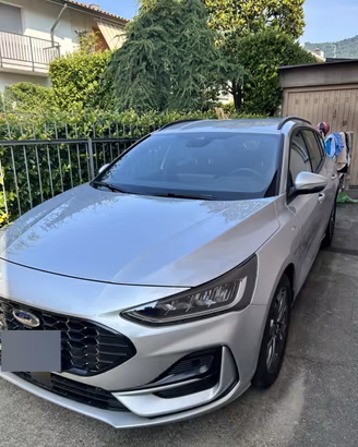 Privato vende Ford Focus Wagon ST Line 1.0 hybrid
