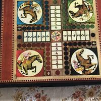 Set da gioco vintage- dama, scacchi e ippodromo