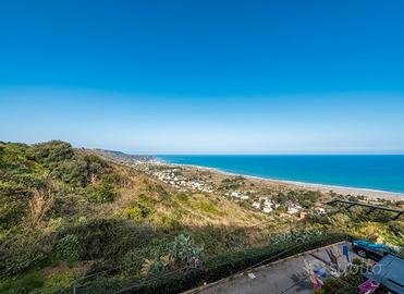 Serri - 4 locali vista mare, con box e mansarda