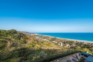 Serri - 4 locali vista mare, con box e mansarda