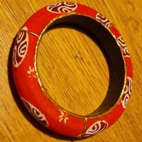 Bracciale rigido in tessuto