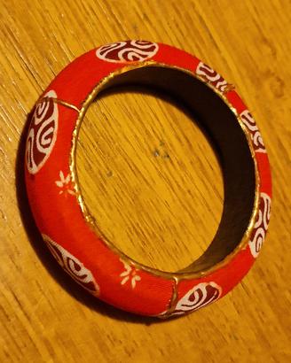 Bracciale rigido in tessuto