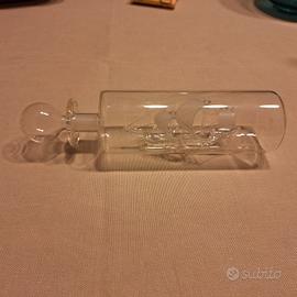 bottiglia con veliero interno