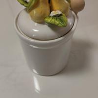 Barattolo con coperchio decorato e cucchiaino