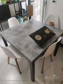 Tavolo raddoppiabile 90x90 (90x180)