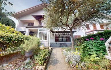 SPLENDIDA VILLETTA A SCHIERA IN ZONA VERDEGGIANTE