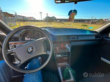 DAIMLER BENZ MERCEDES E200