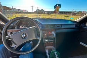 DAIMLER BENZ MERCEDES E200