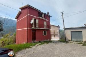 Casa indipendente di 174 m² con più di 5 locali a 
