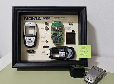 Quadro disassemblato cellulari teardown smartphone