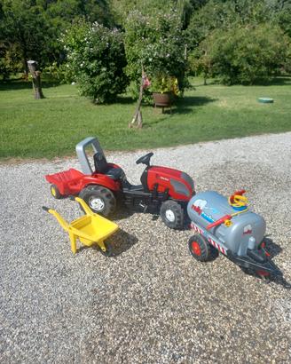 Trattore a pedali con accessori 