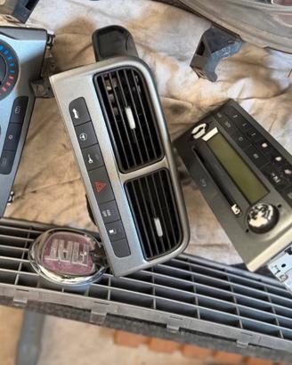 Autoradio e plancia centrale fiat grande punto