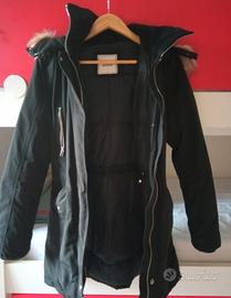 giubotto con pelliccia sul cappuccio 