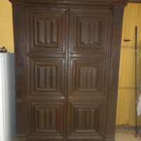 Armadio antico del XVII secolo in legno