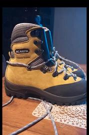 Scarpone da donna ramponabile 