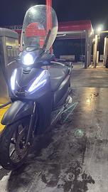 SH 300i 2014