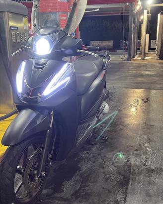SH 300i 2014