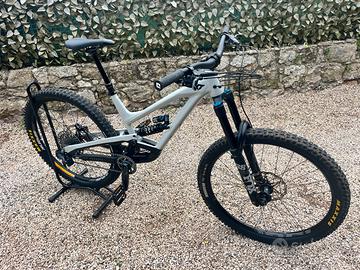 YT CAPRA 29 ENDURO