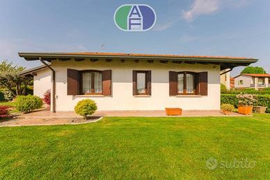 Villa di 173 m² con più di 5 locali e box auto a S
