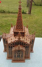 Giocattolo vintage. Cattedrale gotica in legno
