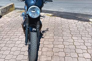 Triumph street twin