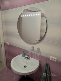 lavabo miscelatore e specchio led