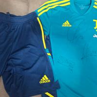 Maglia e pantaloncini  allenamento firmata Juve