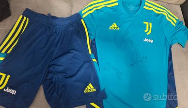 Maglia e pantaloncini  allenamento firmata Juve