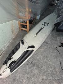 Tavola da surf con vela
