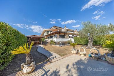 VILLA A SCHIERA D'ANGOLO A GUIDONIA MONTECELIO