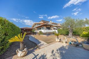 VILLA A SCHIERA D'ANGOLO A GUIDONIA MONTECELIO