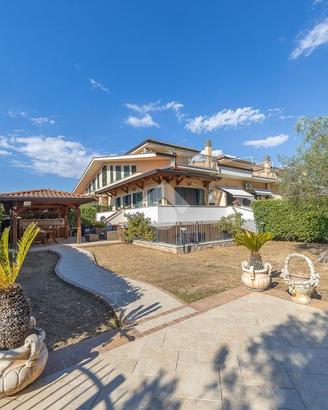 VILLA A SCHIERA D'ANGOLO A GUIDONIA MONTECELIO