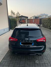 Macchina Ford focus