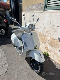 Piaggio Vespa 310 GTS hpe Super