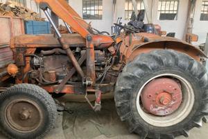 Trattore agricolo