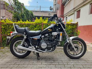 honda VF750 custom anno 1985 