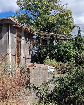 Casetta di campagna con terreno a Linguaglossa