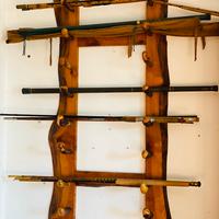 Espositore rustico artigianale canne da pesca
