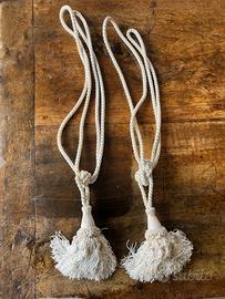 coppia di fermatende in passamaneria con nappe