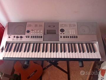 Pianola  psr E413