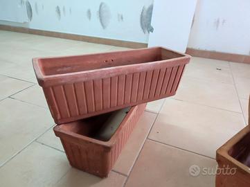 due fioriere in cotto da 52 cm