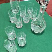 Servizio bicchieri e brocca in cristallo molato