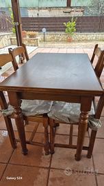 Tavolo e 4 sedie